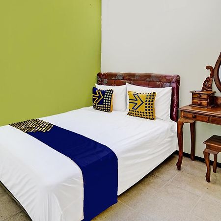 Spot On 91716 Kost Yy Syariah Hotel Mojokerto Exterior foto