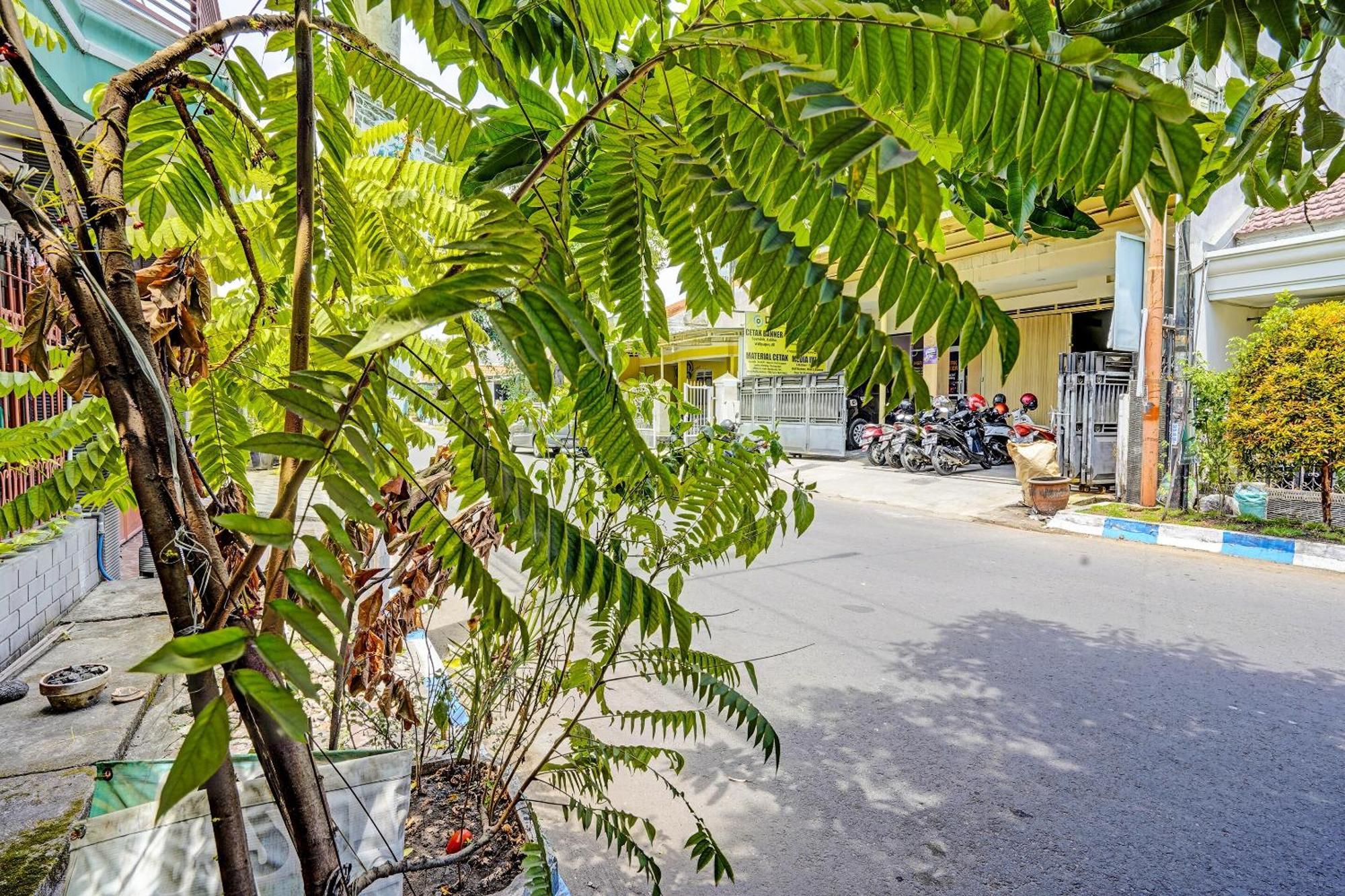 Spot On 91716 Kost Yy Syariah Hotel Mojokerto Exterior foto