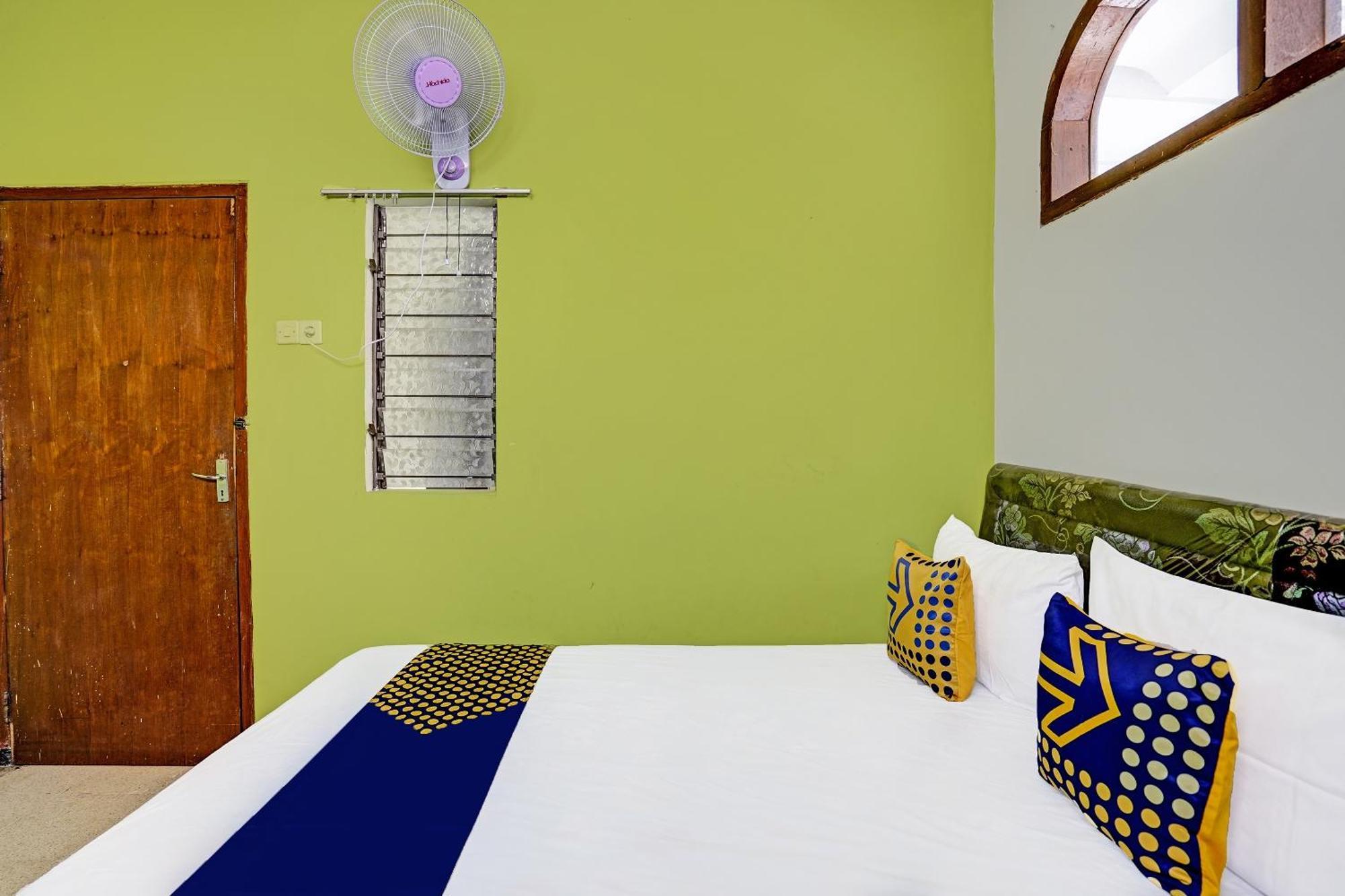 Spot On 91716 Kost Yy Syariah Hotel Mojokerto Exterior foto