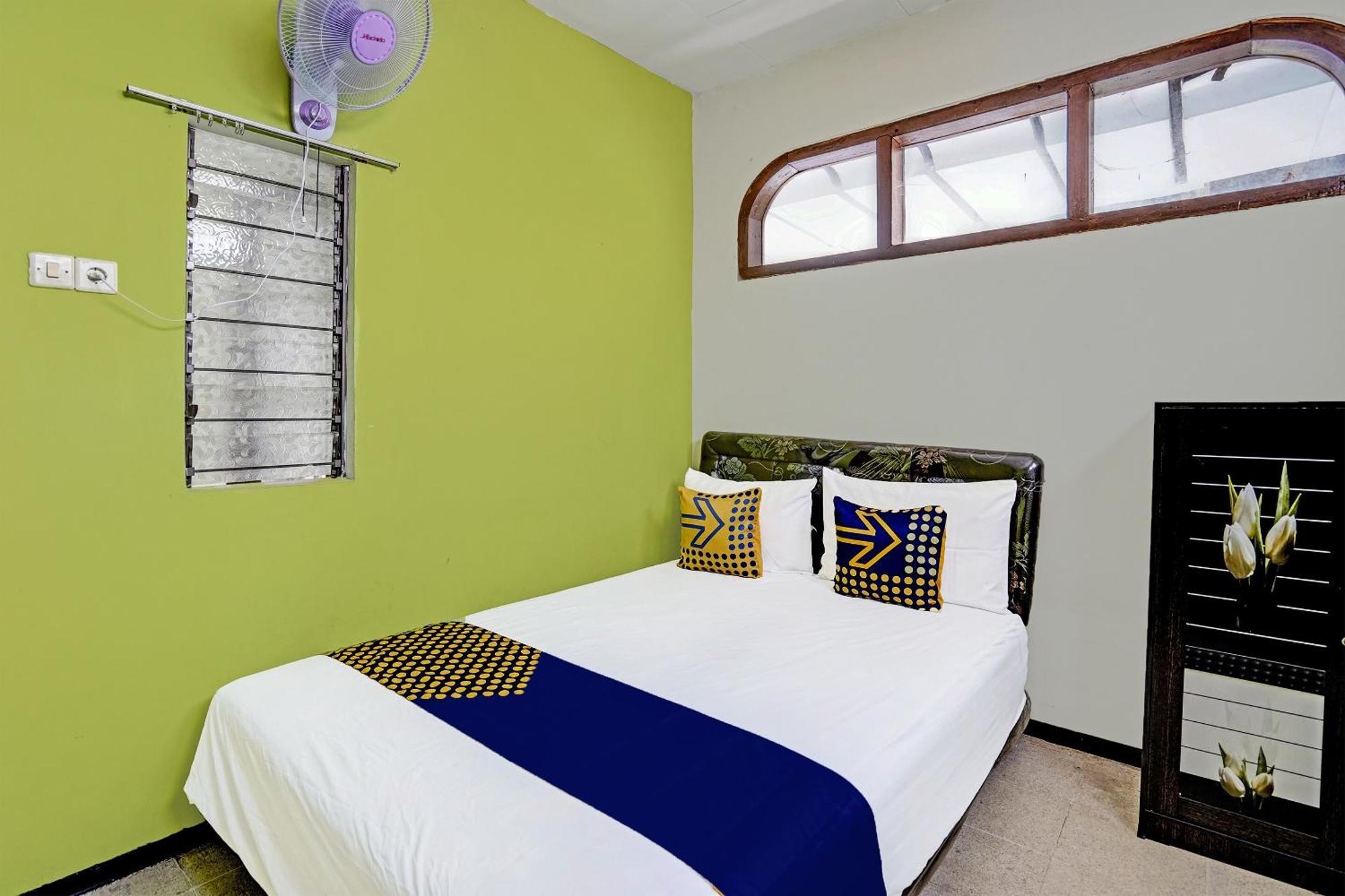 Spot On 91716 Kost Yy Syariah Hotel Mojokerto Exterior foto