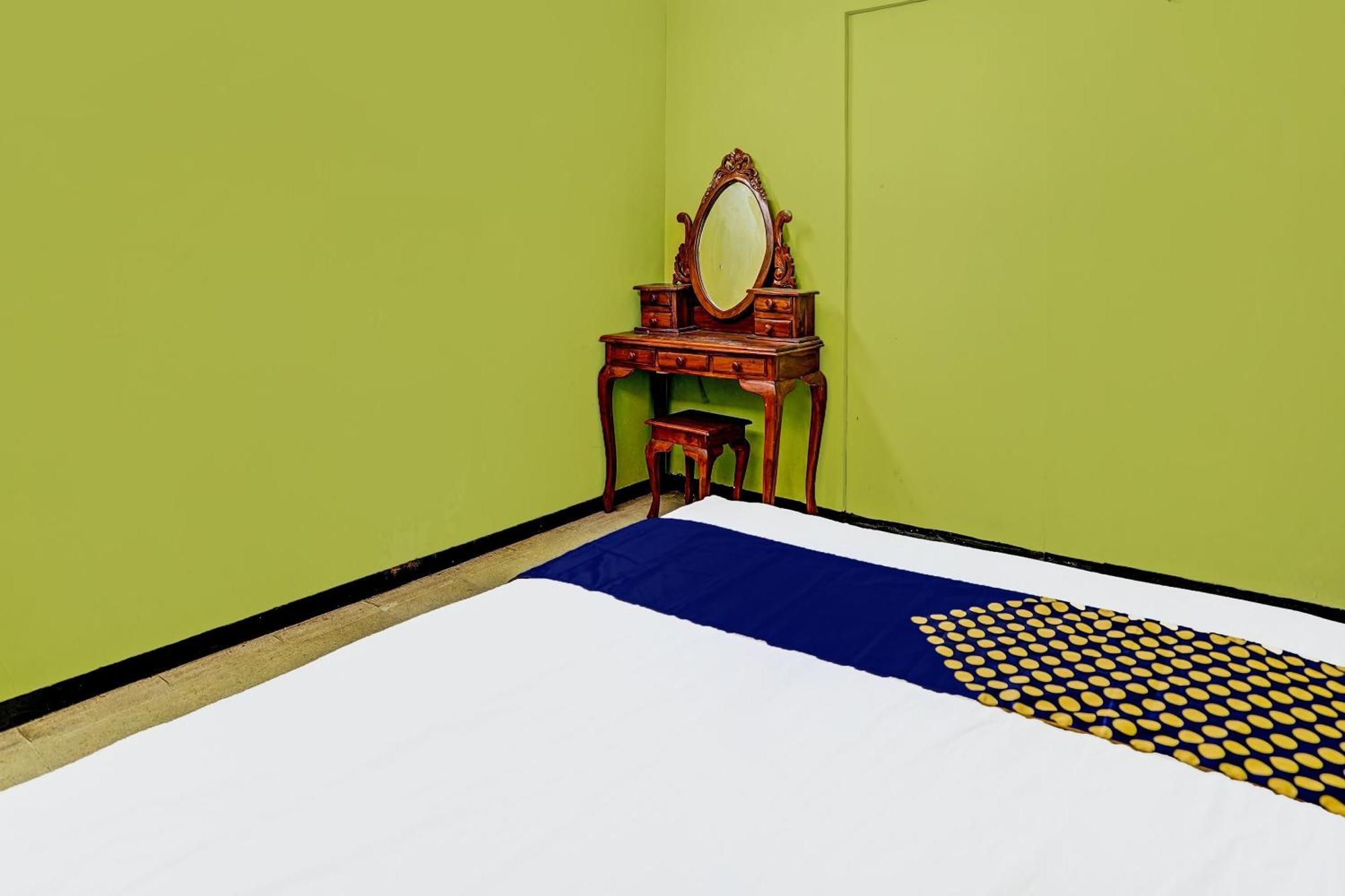 Spot On 91716 Kost Yy Syariah Hotel Mojokerto Exterior foto
